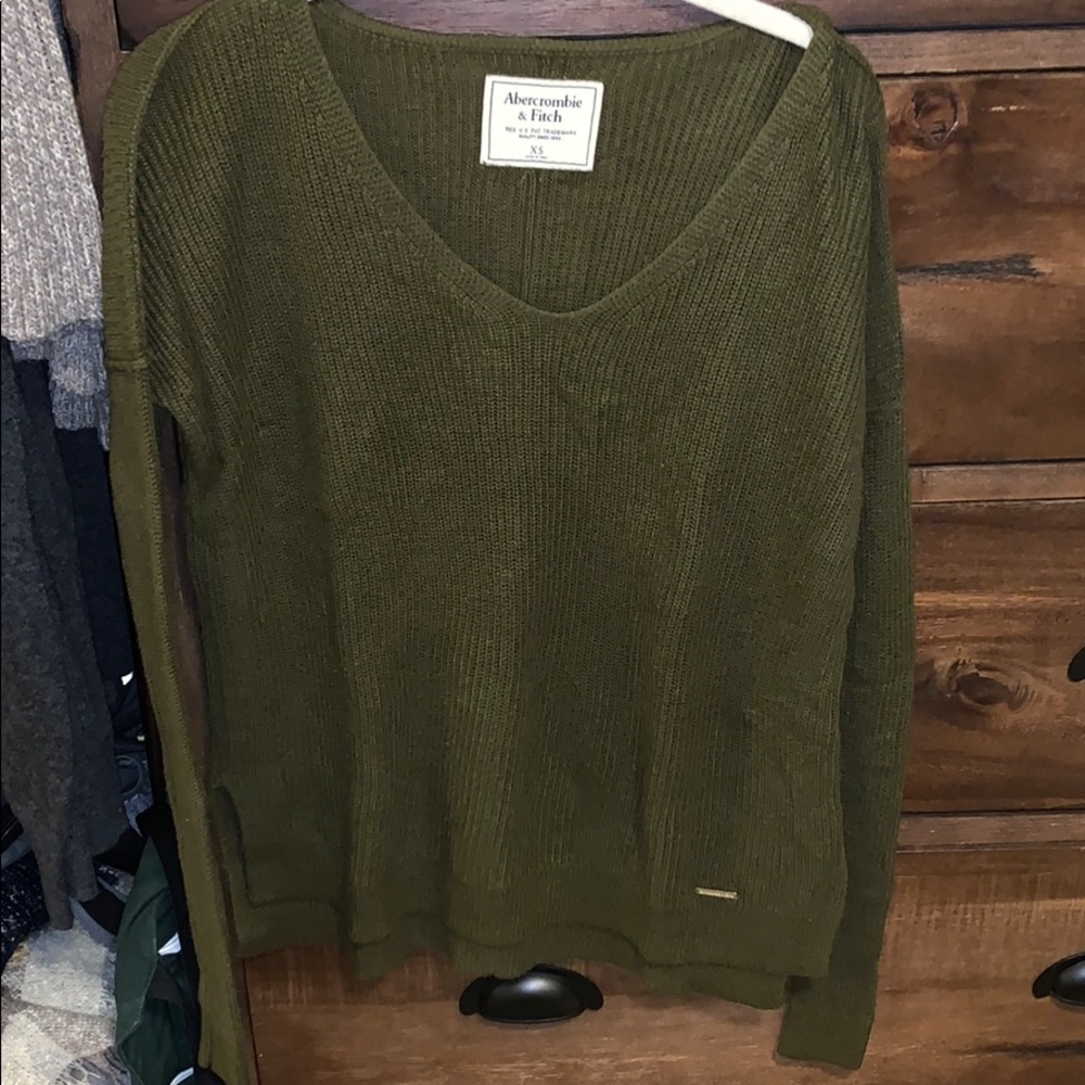 abercrombie and fitch army green sweater v neck